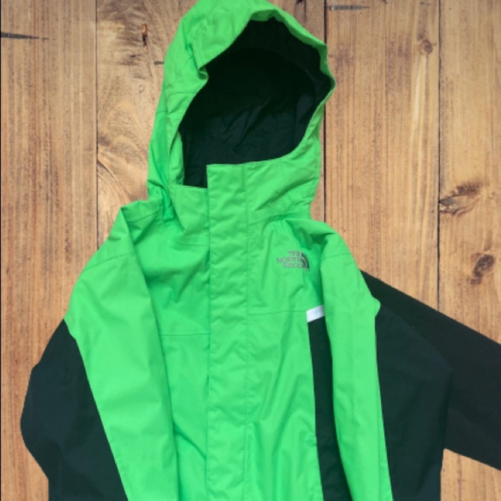 Boy’s The North Face winter jacket. Green & Black. With Removable liner.